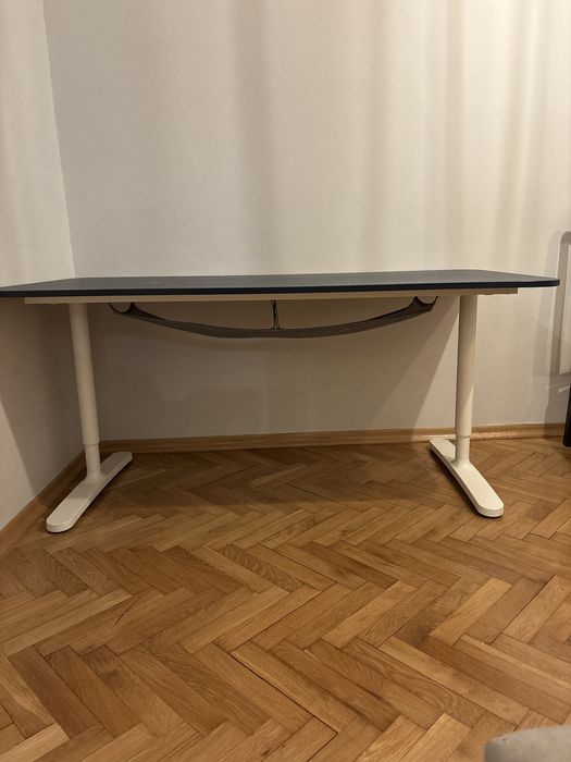 Biurko Bekant Ikea granatowy blat 160 x 80,5, wysokość regulowana