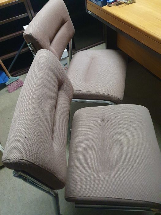 Mobilia de escritorio /Cadeiras, secretária, armários (11 peças)