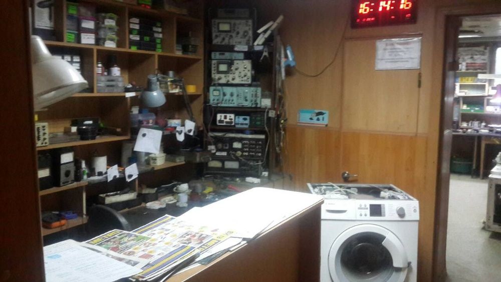 Ремонт пральних машин та мікрохвильових печей.