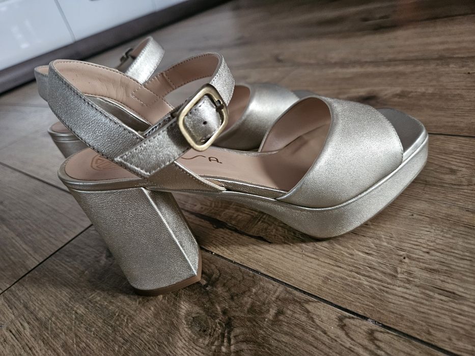 Sandały jasnozłote firmy Unisa r. 39