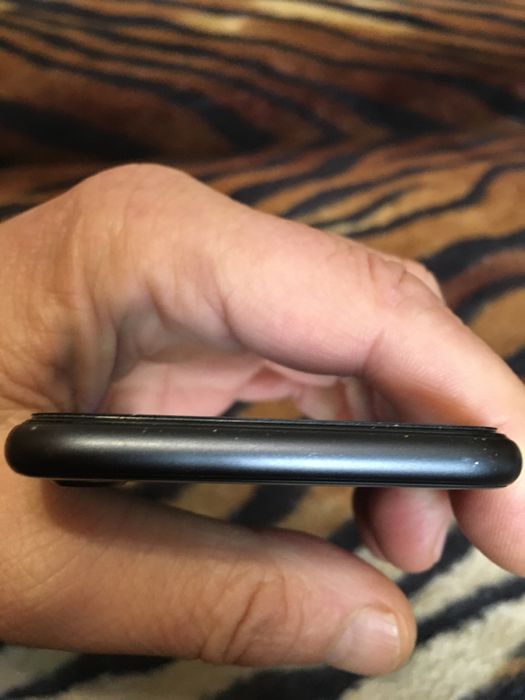 Iphone 8-64GB Neverlock гарний стан