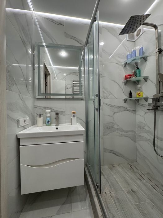 Снимите двухкомнатную квартиру на улице Василя Макухи, район Образцова