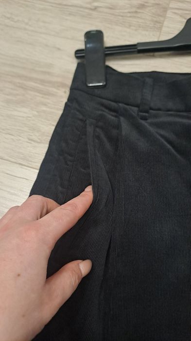 Трендові, вельветові жіночі штани Cos розмір M