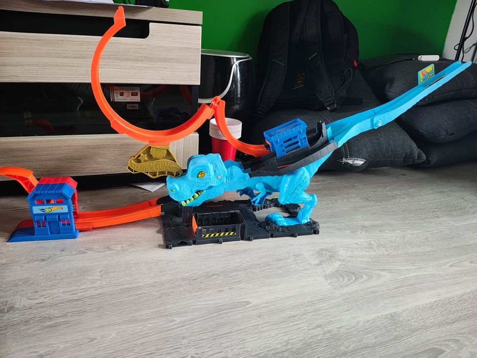 Hot wheels - dwa zestawy