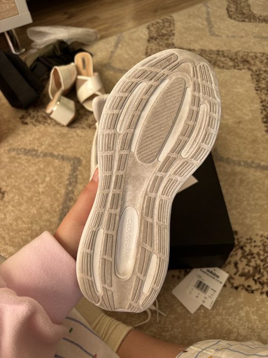 Жіночі бігові кросівки Adidas Runfalcon 3.0 W у білому кольорі 39 1/3