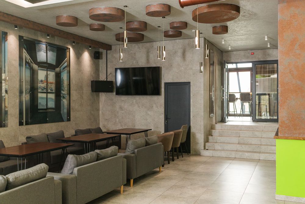 Готовий ресторан 442 м² біля VELES. Обладнання, інвентар, сонячна СЕС.