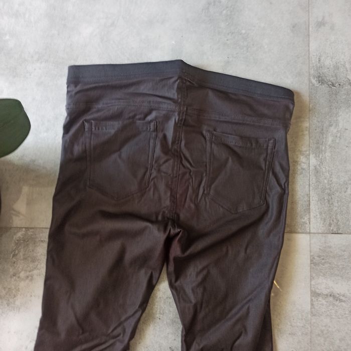 Brązowe woskowane legginsy rozmiar 42