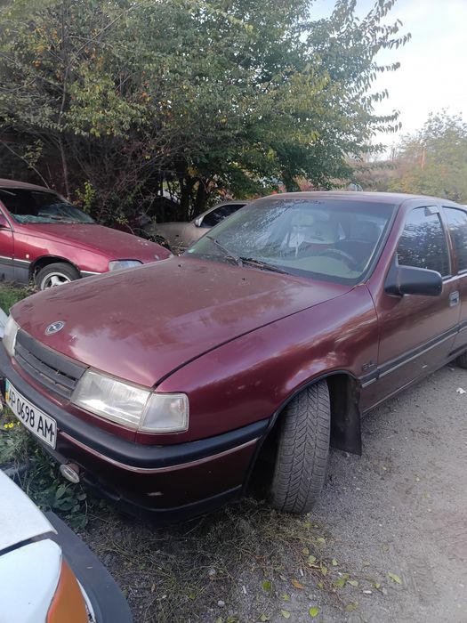 Opel vektra A 1.6 бензин