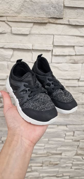 Wsuwane buty dla chłopca 25