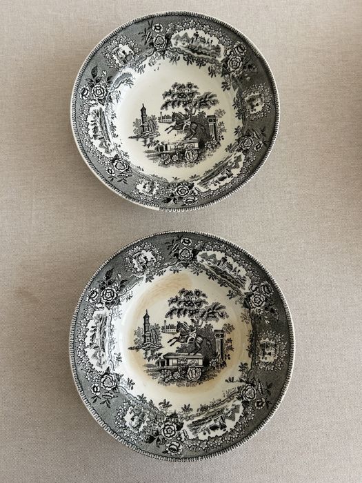 Dois pratos Cavalinho Sacavém