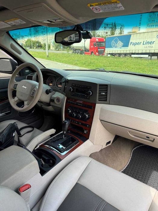 Jeep Grand Cherokee 2005
III покоління/WK  5.7i AT 4WD Limited