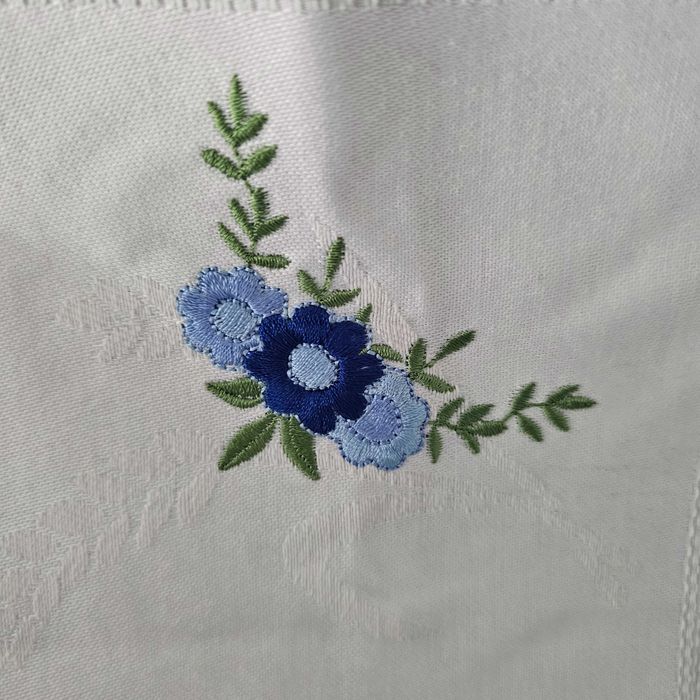 Toalha de Mesa c/ Croché