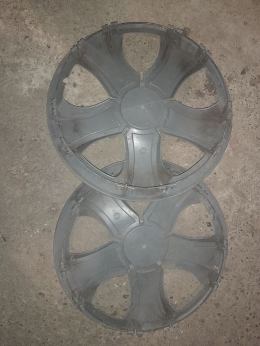 Продам два ковпаки