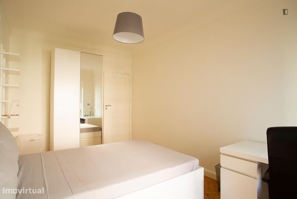 Quarto - localizado em Roma-Areeiro Lisbon