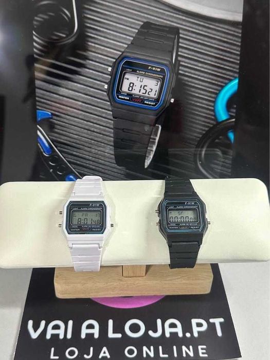 Relógio Vintage Tipo Casio Preto ou Branco