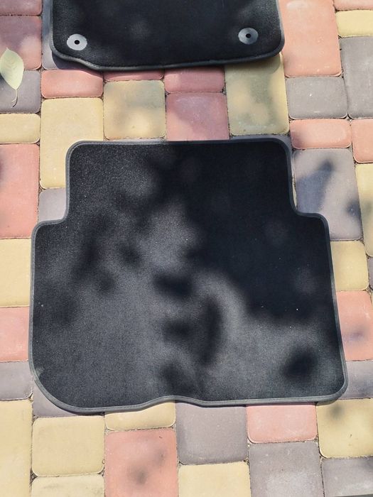 Продам коврики на Фольксваген Туран 2015 года семиместный