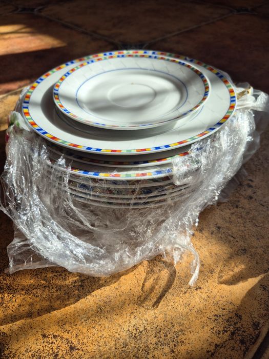 Віддам набір тарілок