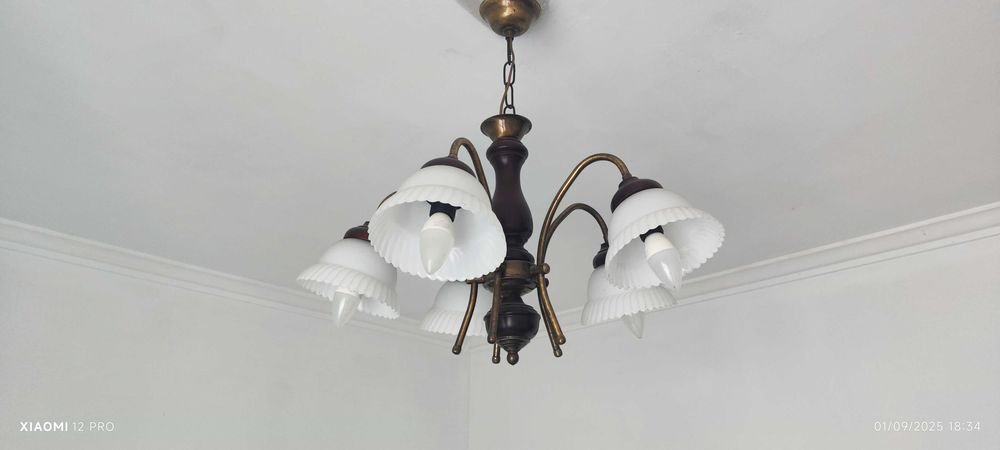 Candeeiro teto + candeeiro mesinha cabeceira