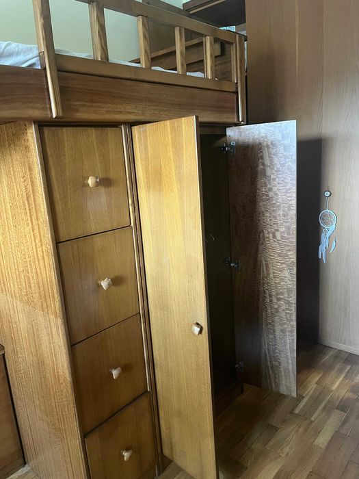 Vendo cama beliches com roupeiro.