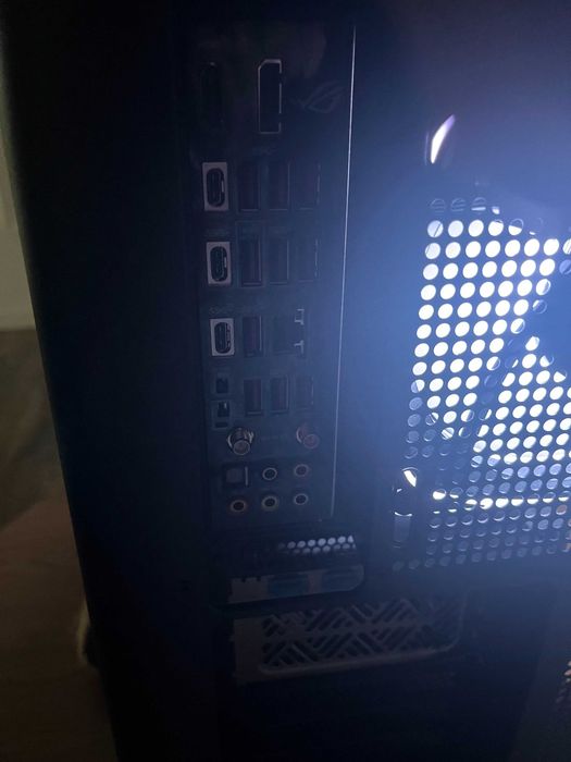 Komputer Gamingowy | ryzen 9 7950x3d | rx 9070 xt nitro + | 32GB CL36 5600Mhz ram | 1.5 Tb ssd | argb |