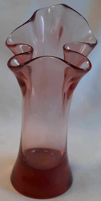 Czerwony Wazon Falbana Szkło Vintage PRL