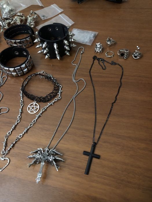 Продам готические украшения
