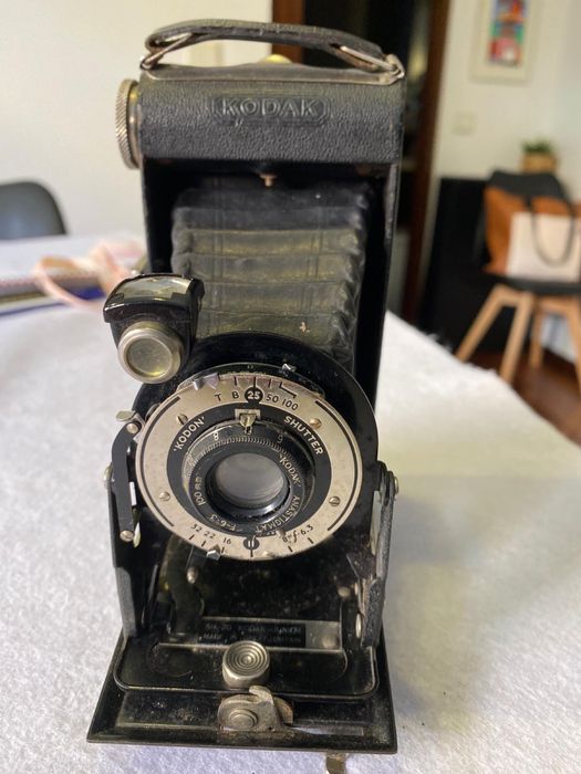 Máquina fotográfica antiga Kodak six-20 folding camera made in London