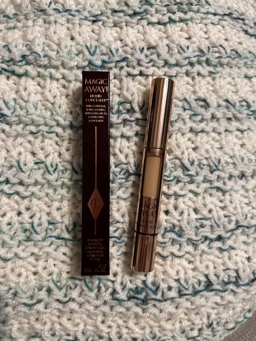 Charlotte Tilbury Nowy! Magic Away Liquid Concealer korektor pod oczy