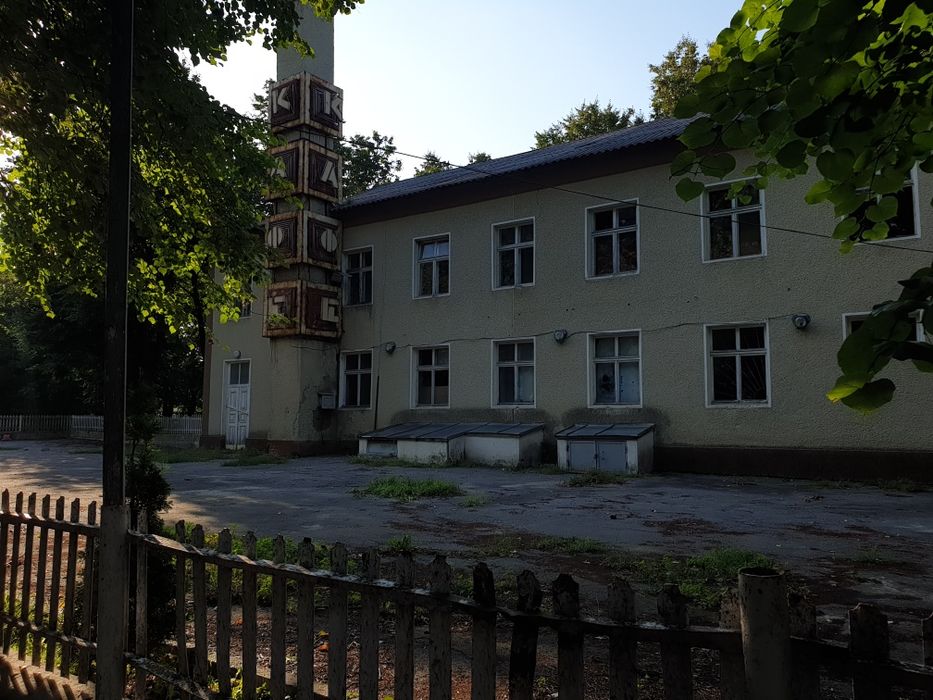 Двоповерхова будівля