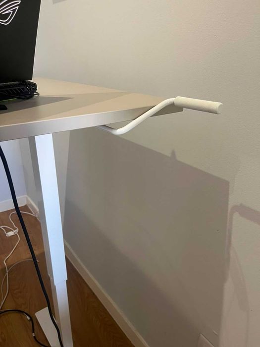 Urgente! Secretária regulável 160x80 + monitor Huawei — recolha até 5ª feira 6/8