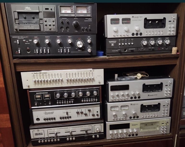 Один лот. Коллекция советской аудиотехники. 31 экземпляр.