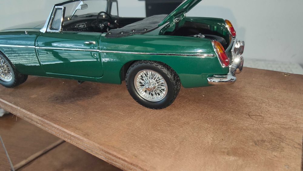 Kyosho MGB Roadster (1:18)