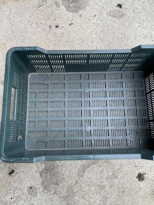 Skrzynki plastikowe Laziska bardzo mocne 15 kg stan idealny