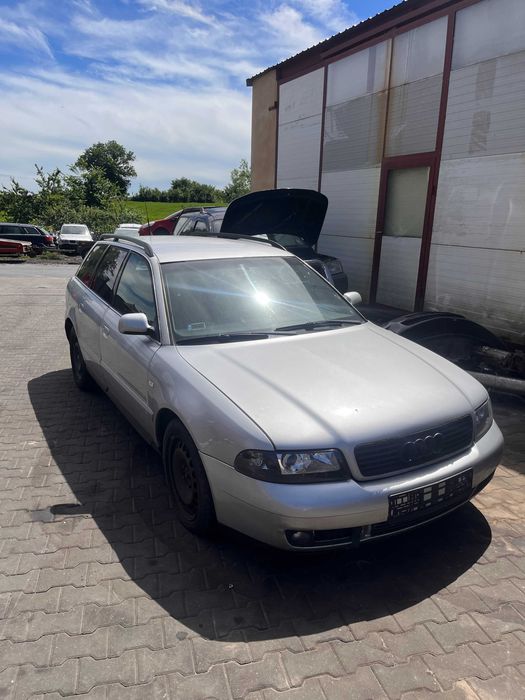 Audi A4 B5 kombi lift Lampy zderzak maska  drzwi