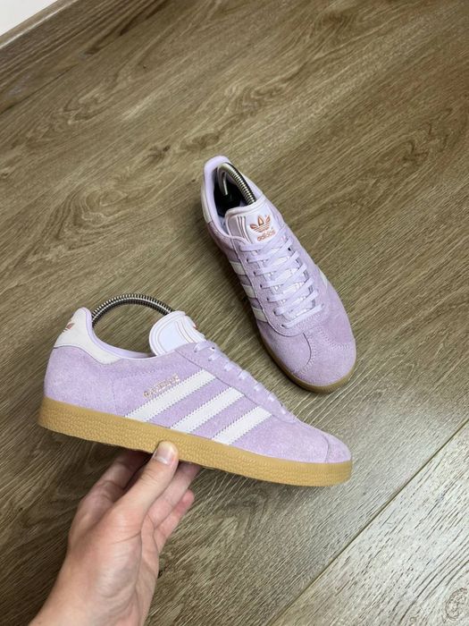 Продам БОМБЕЗНІ жіночі кросівки Adidas Gazelle Originals