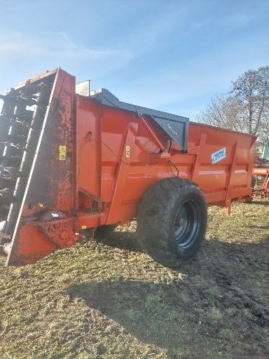 Brona Kinstal 7m hydraulicznie składana.Pług Huard Pług Akpil 4+1. Rozrzutnik Brochard Rolland