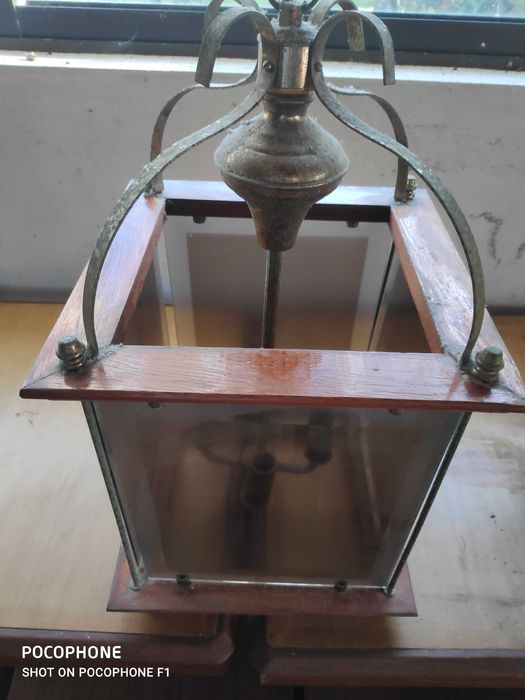 Candeeiro de madeira e vidro