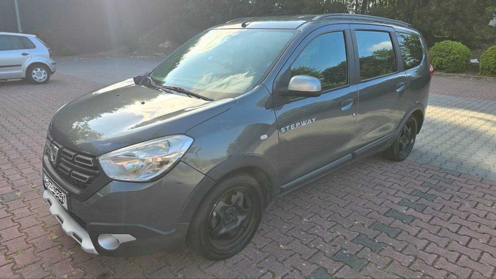 Dacia Lodgy Stepway 1.5 dCi 110 cv, diesel (gasóleo), 7 lugares, Dezembro de 2017, Cinzento