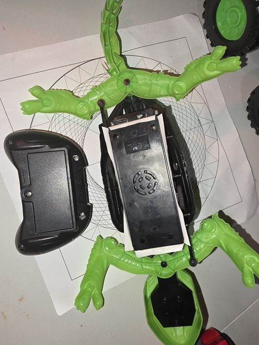 Робот  ящерица гекон
