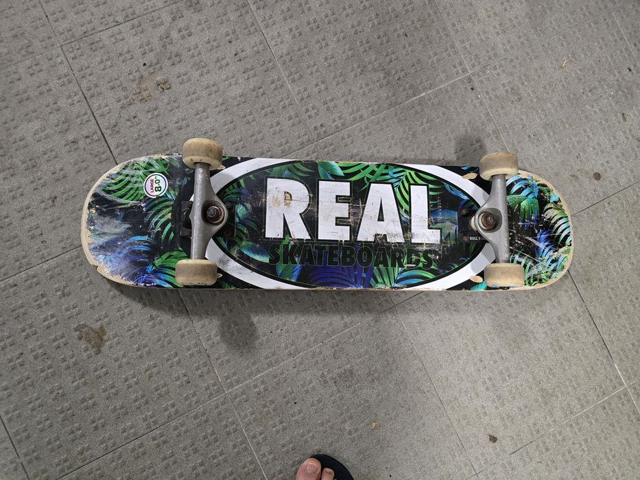 Skate usado e com algumas marcas