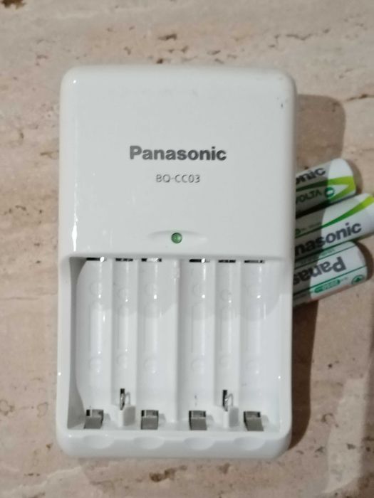 Carregador para pilhas recaregáveis AA e AAA