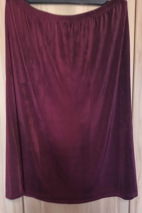 Spódnica w kolorze soczystej wiśni, firmy bonamarche
6XL / 52 / 24