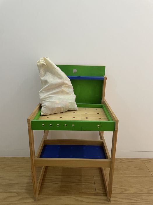 Mesa e kit de ferramentas