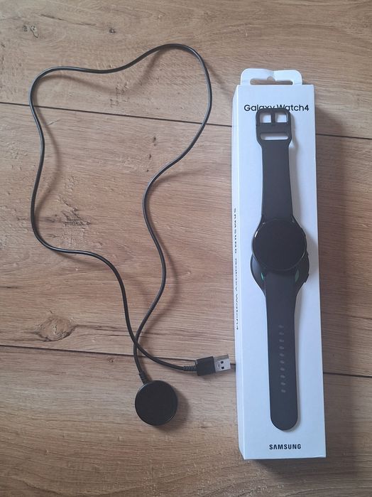 Samsung Galaxy Watch 4 - stan idealny