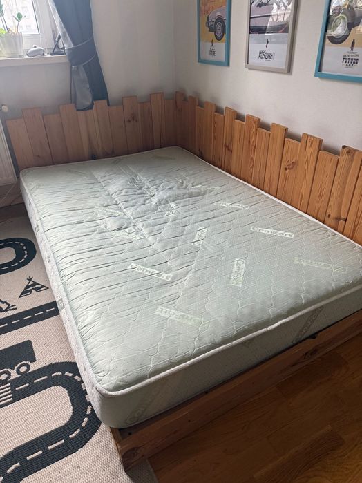 Кровать с матрасом