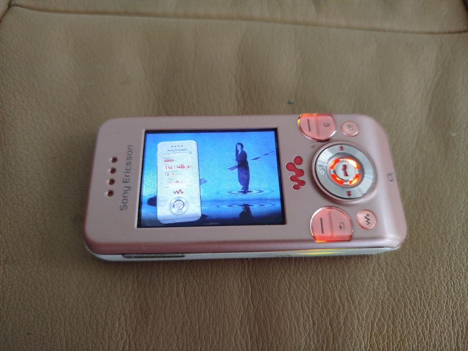 Sony Ericsson W580i Walkman (Pink) — Ретро-слайдер, оригінал