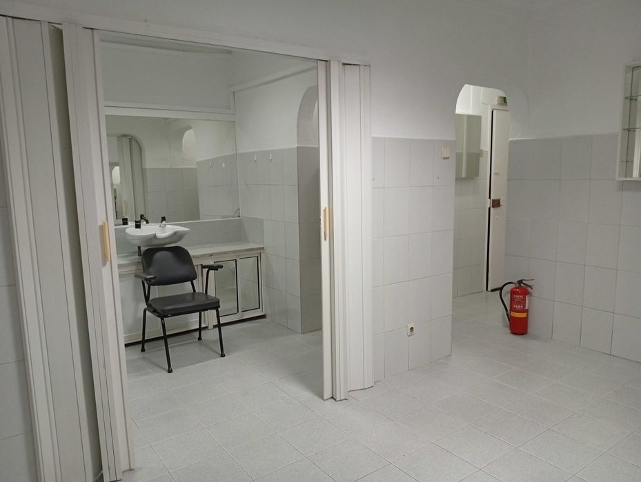 Salão de Cabeleireiro, barbeiro para Arrendar – Falagueira, Amadora