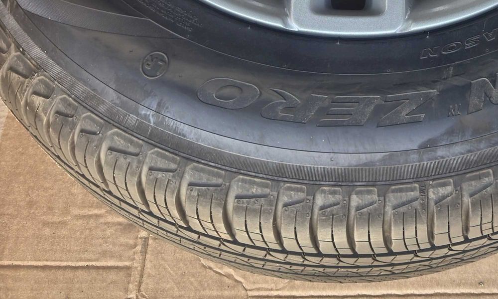 Jantes originais Land Rover Defender 19 com pneus Pirelli