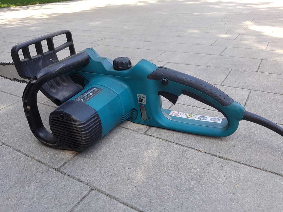 Piła Pilarka łańcuchowa elektryczna Makita UC3520A