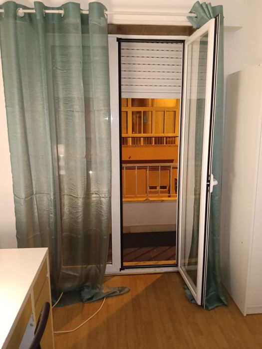 Quartos mobilados com varanda Algés/Dafundo